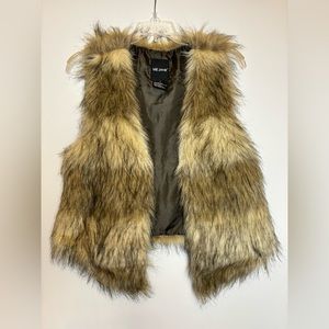Me Jane Faux Fur Size Medium Womens Vest
